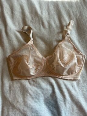 Chantelle bra size 32D